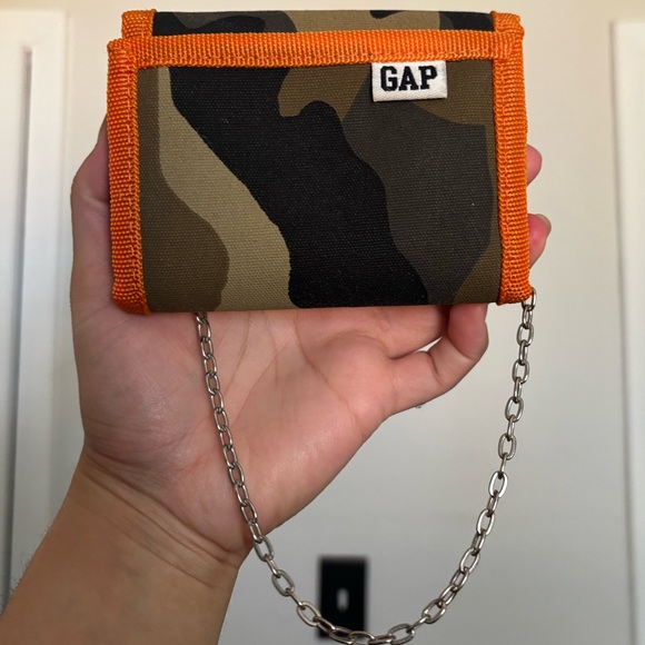 GAP Camouflage Wallet with Orange Edges and Chain - Picture 2 of 2